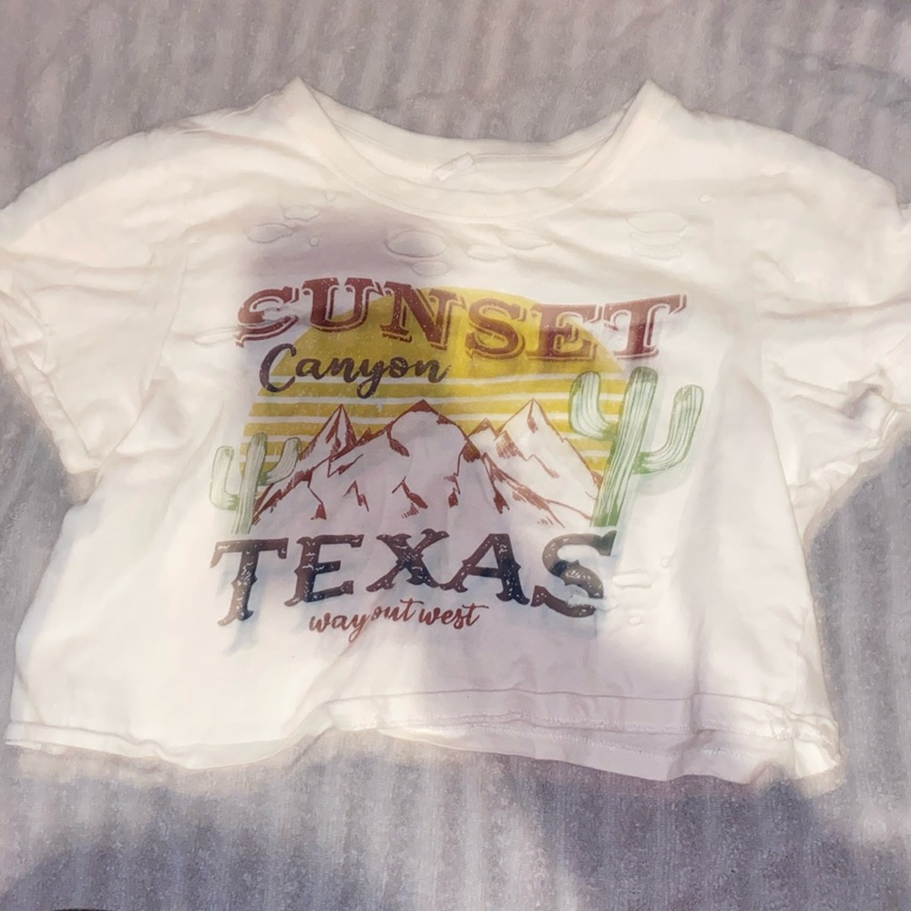 Crop top with cute tips says sunset canyon Texas way out west size small
